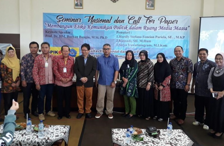 Para Akademisi Praktisi Ilmu Komunikasi dan Politik Berkumpul di Unirow, Tuban/Foto Dok. Pribadi/Nusantaranews