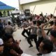 Polisi saat memukul mundur pengunjuk rasa/Foto via Antara/Nusantaranews