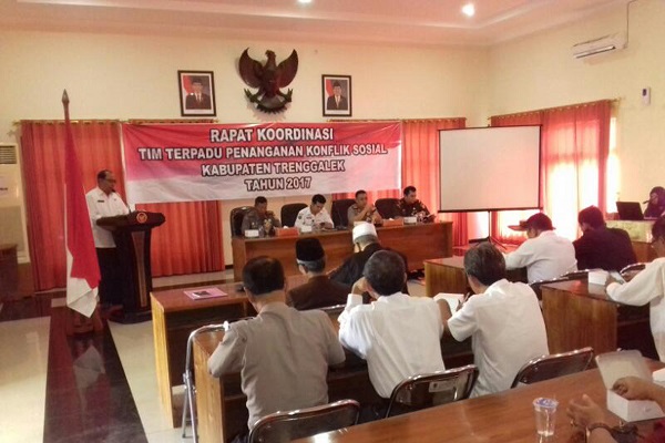 Rapat koordinasi Tim Terpadu Penanganan Konflik Sosial Kabupaten Trenggalek. Foto dim06