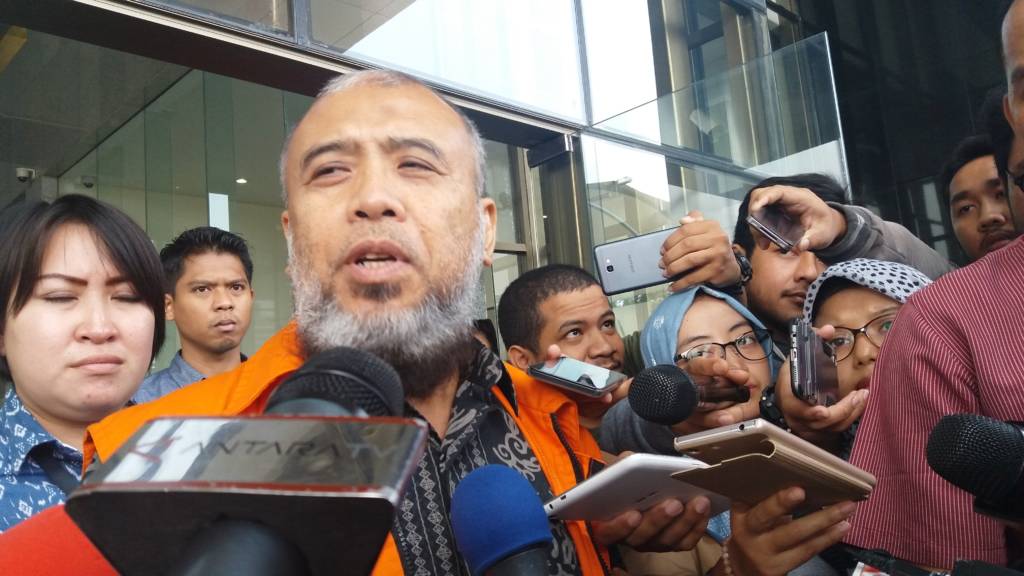 Mantan Hakim MK, Patrialis Akbar datang ke KPK/Foto: Restu Fadilah/Nusantaranews