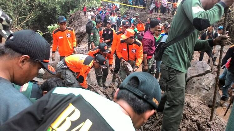 Aksi Kemanusiaan Banser Tanggap Bencana di Magelang, Jawa Tengah/Foto Arif/Nusantaranews