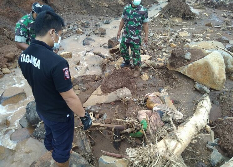 Kembali Satu Jenazah Diketemukan di Lokasi Tanah Longsor Ponorogo/Foto Muh Nurcholis/Nusantaranews