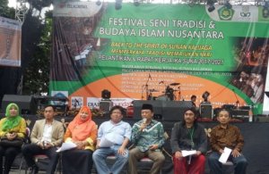 Ketua IKA UIN Suka bersama pengurus/Foto Ucok/Nusantaranews