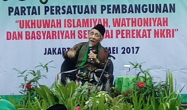 Ketua Majelis Syariah Partai Persatuan Pembangunan (PPP), KH Maimoen Zubair (Mbah Moen)/Foto Richard Andika/Nusantaranews