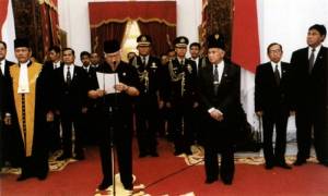19 Tahun Lalu Presiden Soeharto Mengundurkan Diri, Reformasi Apa Kabar?