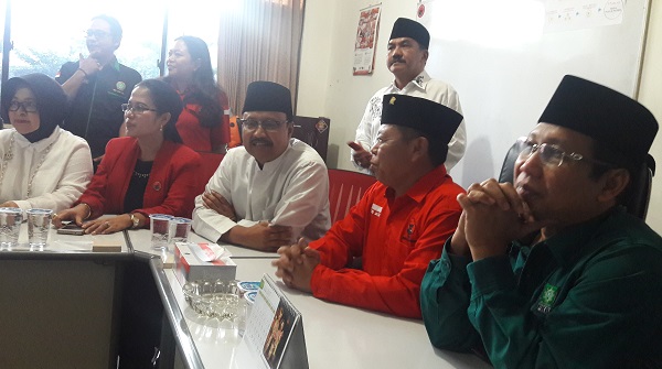 Gus Ipul dan Halim Iskandar bersama Politisi PDIP/Foto Tri Wahyudi/Nusantaranews