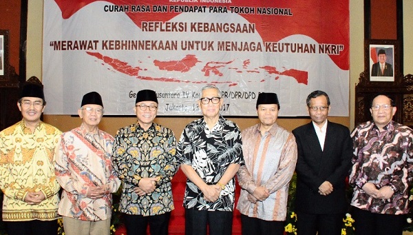 Pimpinan MPR RI bersama tokoh nasional lintas agama. Foto Dok. Humas MPR RI/Nusantaranews