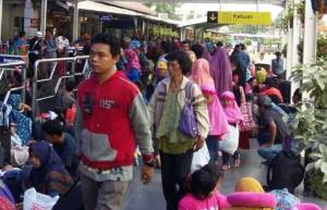Suasana di Stasiun Pasar Senen. Foto Ucok Al Ayubbi/ NUSANTARAnews