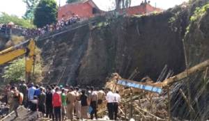 Tiga Pekerja Tertimbun Longsor Proyek Jembatan Ki Ronggo Bondowoso