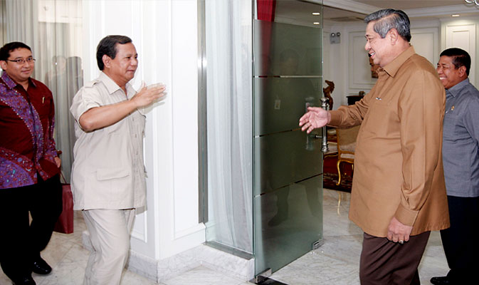 Prabowo Subianto dan SBY usai saling memberi salam hormat. Foto: Dok. Liputan6.com