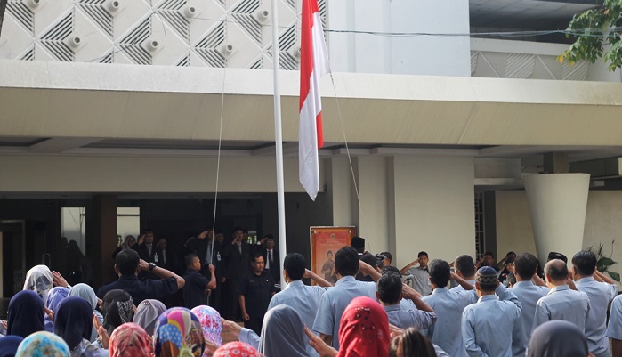 upacara bendera memperingati Hari Ulang Tahun (HUT) ke-72 Kemerdekaan Republik Indonesia (RI), di halaman kampus UMK, Kamis (17/8/2017). Foto Rosidi/ NusantaraNews.co