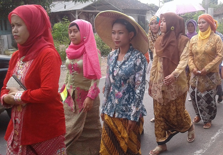 Unik Pakaian  Adat  Semarakkan Karnaval  Budaya di Kudus