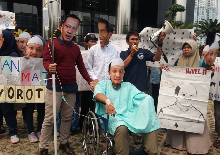 Sekolah Anti Korupsi (Sakti) mengadakan aksi teatrikal penuntaskan kasus Novel Baswedan/Foto Restu Fadilah/Nusantaranews