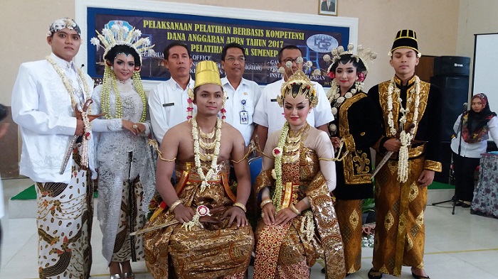 Para peserta pelatihan tata rias di UPT Pelatihan Kerja Sumenep Madura Jawa Timur. Foto Mahdi/ NusantaraNews.co