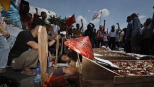 Warga Sunda Wiwitan Menolak tunduk pada Negara, demi mempertahnkan tanah Adat dan tegaknya hukum adat. Foto: Dok. CNN