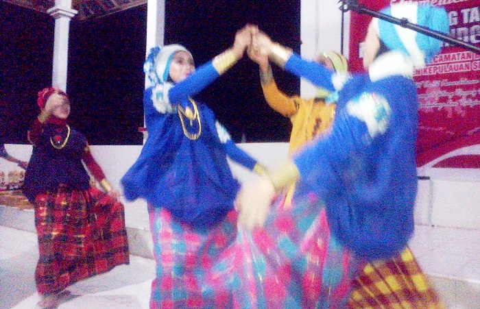 Pertunjukan Tari Kreasi Tanah Adat, Warisan Budaya Leluhur dari Kampung Tenro. Foto Fadly Syarief/NusantaraNews.co