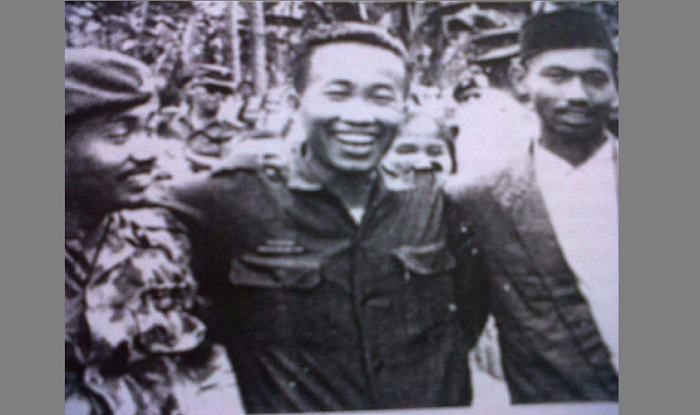 MZ. Kayubi (tengah) di antara para kader GP Ansor NU. Foto: Istimewa/NusantaraNews.co