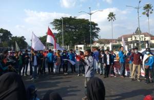Forum BEM DIY saat gelar Aksi Solidaritas untuk Rohingya di Nol KM Yogyakarta. FOTO; DOK FBD/ NusantaraNews.co