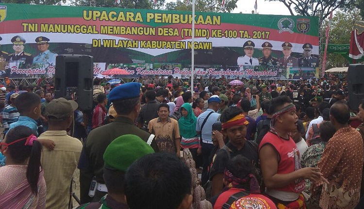 Kemeriahan TMMD Ngawi. (Foto Wahyu/Nusantaranews)