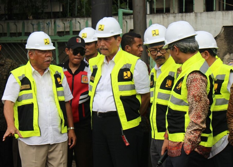 Peninjauan lapangan penerapan Teknologi Campuran Beraspal Menggunakan Limbah Plastik/Foto Kemenko Maritim/Nusantaranews