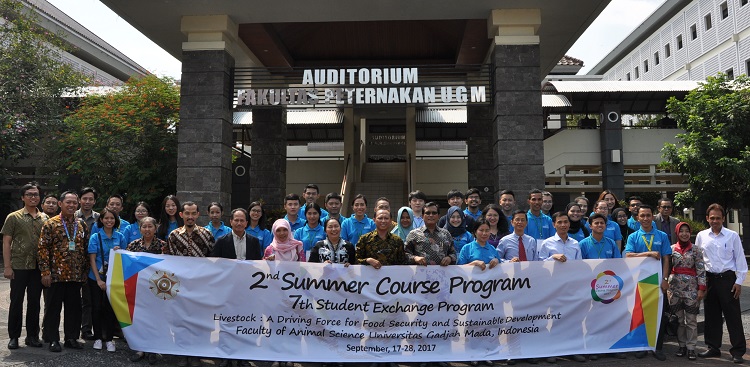 Prof. Dr. Ir. Ali Agus, bersama Prof. Budi Guntoro foto bersama peserta Summer Course 2nd/Foto Dok. Pribadi/Nusantaranews