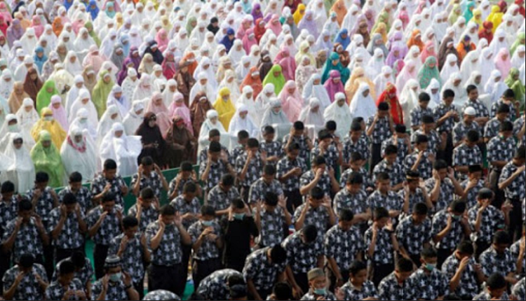 Shalat Gaib para Siswa SMA di Sumenep untuk koban Rohingya/Foto Dok. Mahdi/Nusantaranews