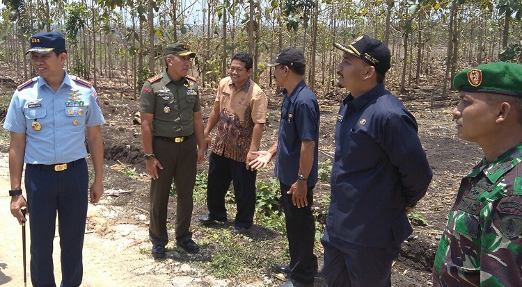 Wakil Bupati Ngawi Tinjau Lokasi TMMD. (Foto Wahyu/Nusantaranews)