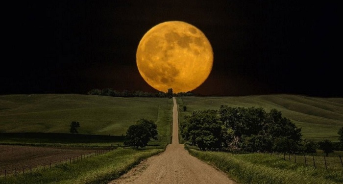 Bulan Besar (New Moon). Foto: Dok. curiator.com