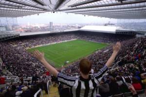 Fans Newcastle United di St. James Park. (Foto: Chronicle)