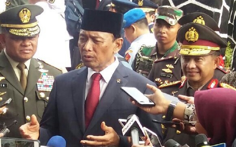 Menteri Koordinator bidang Politik Hukum dan Keamanan, Wiranto memastikan keamanan nasional tidak terganggu dengan adanya masalah impor senjata api untuk Kepolisian Republik Indonesia. (Foto: Istimewa/NusantaraNews)