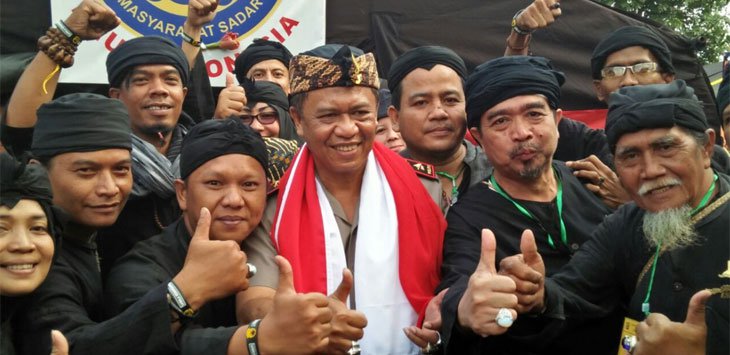 Irjen Anton Charliyan (tengah) Didaulat Sebagai Dewan Karamaan Majelis Adat Sunda (Foto via pojoksatu)
