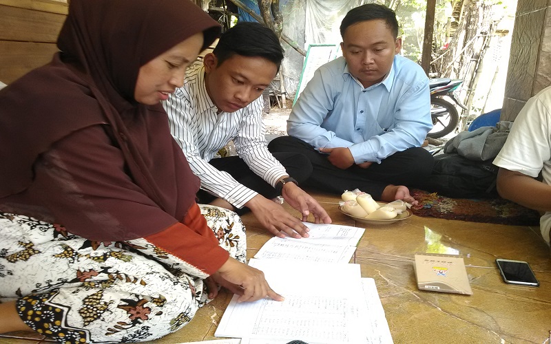 Pendampingan pengelolaan keuangan menggunakan kaidah akuntansi usaha yang baik terkait Batik Bakaran Juwana. (Foto: Rosidi/NusantaraNews)