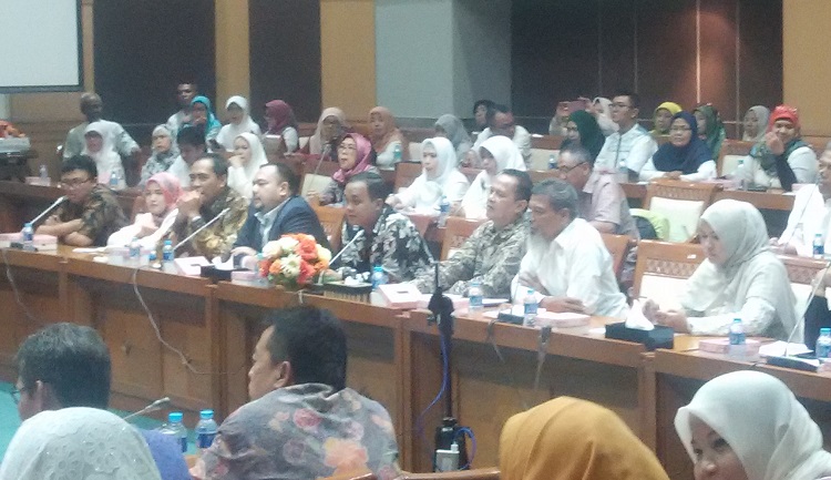 Ratusan calon jemaah First Travel gelar rapat dengan anggota DPR RI (Foto Istimewa/Nusantaranews)