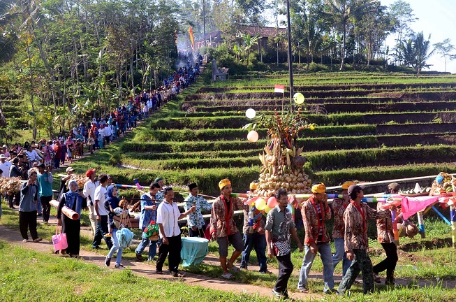 Ritual Sadranan di Temanggung (Foto via okezone)