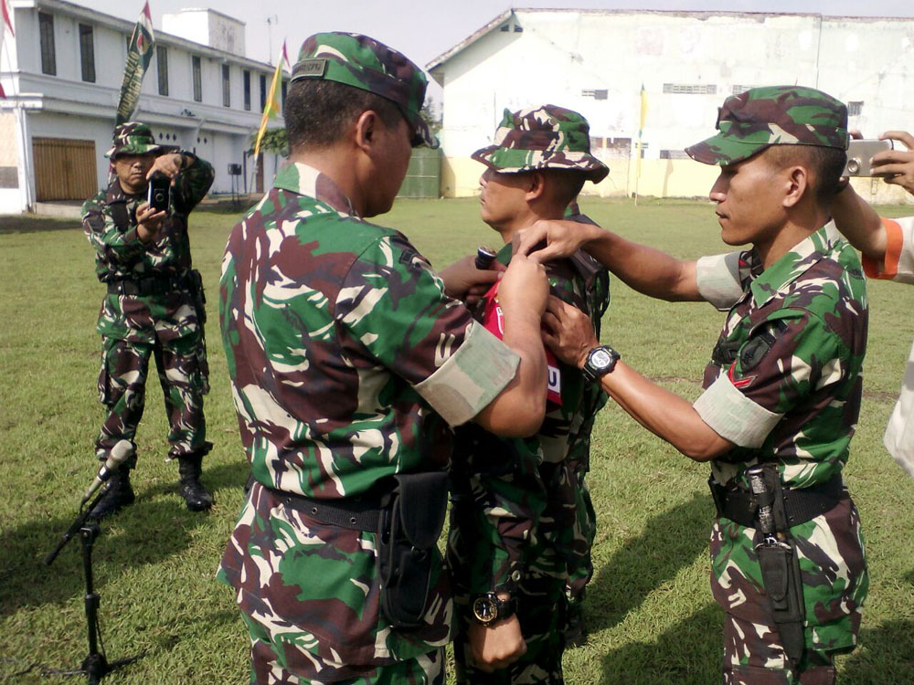 Personel TNI di jajaran Korem 082/CPYJ untuk terus melakukan berbagai macam cara dalam mengantisipasi terjadinya bencana alam di wilayah tugasnya. Foto: Dok. Penrem