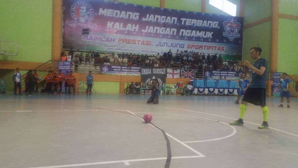 Turnamen futsal EBY Cup 2017 antar SMA/SMK se-Kabupaten Ngawi yang diikuti oleh 32 tim di GOR Bung Hatta Ngawi, Rabu (8/11/2017). (Foto: Muh Nurcholis/NusantaraNews)