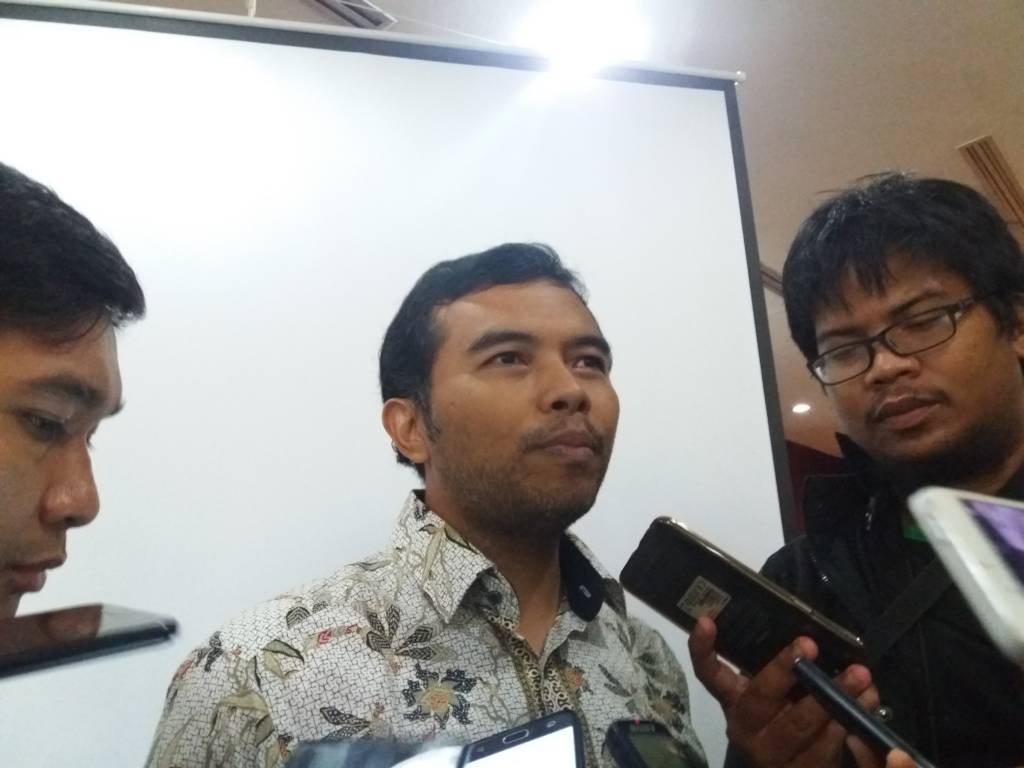 Koordinator ICW (Indonesian Corruption Watch), Adnan Topan Husodo sebut Setya Novanto tidak mencerminkan sikap negarawan karena magkir dari panggilan KPK. Foto: NusantaraNews/Restu Fadilah