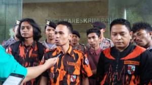 Pemuda Pancasila Sulawesi Selatan melaporkan Gubernur Sulawesi Barat Ali Baal Masdar yang diduga melakukan pelecehan Pancasila. Foto: Ucok Al Ayubbi/NusantaraNews
