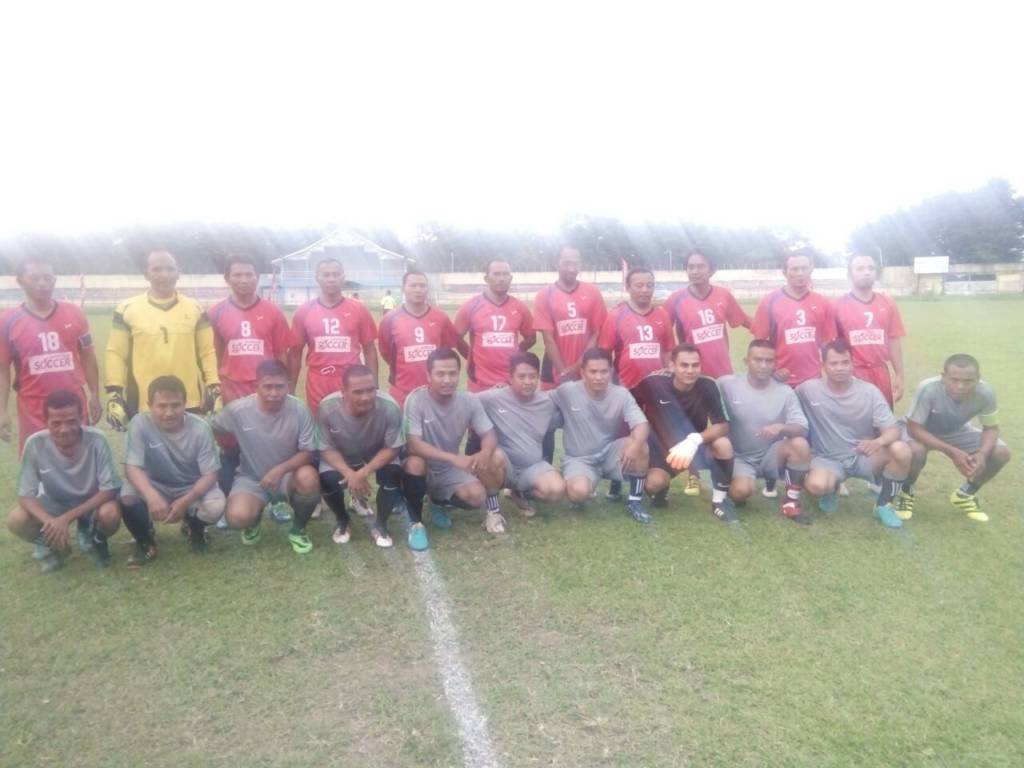 Turnamen sepakbola piala Old Crack Dandim 2017, Kodim 0208/AS berhasil mengalahkan Polres Tanjungbalai dengan Score 6-0 yang dilaksanakan di Stadion Mutiara Kisaran kabupaten Asahan, Selasa (7/11) sore. (Foto: Istimewa)