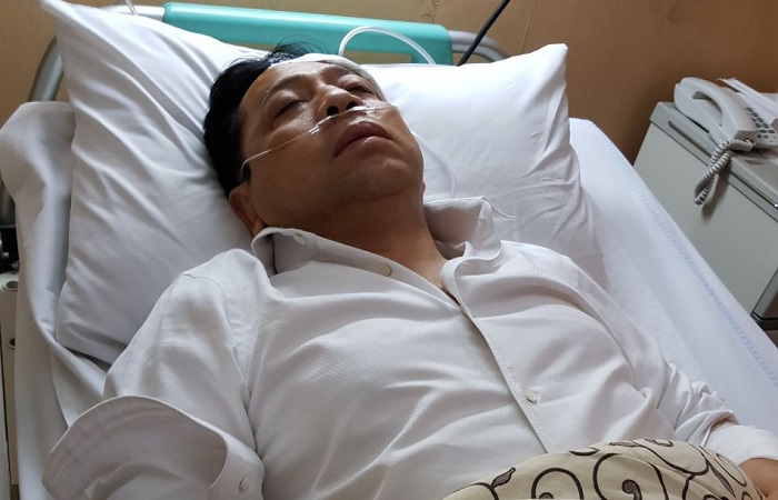 Ketua Umum Partai Golkar Setya Novanto terbaring sakit usai mengalami kecelakaan saat menuju ke gedung KPK pada Kamis (16/11) malam. Foto: Istimewa