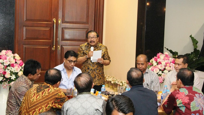 Buruh Tuntut UMK 2018 Naik, Gubernur Jatim Beber Daya Beli Masyarakat Turun. Foto Tri Wahyudi/ NusantaraNews