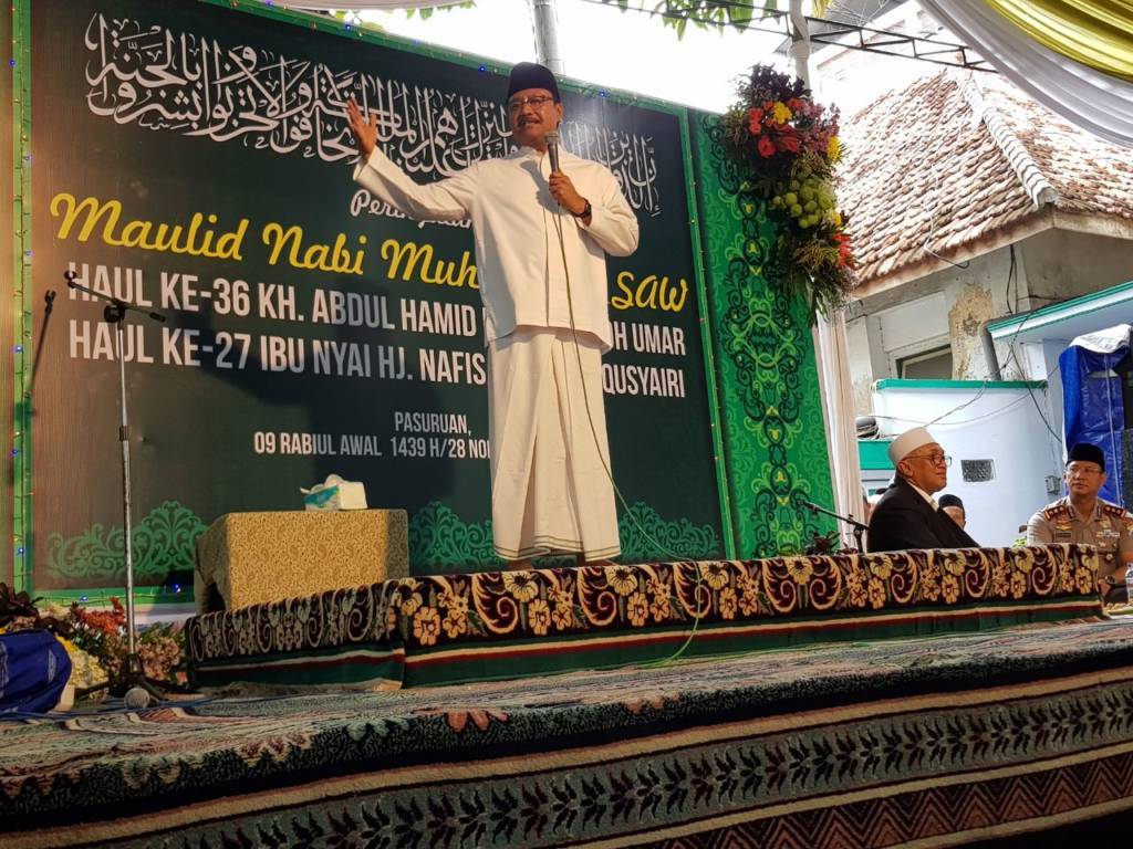 Calon gubernur Jawa Timur, Syaifullah Yusuf (Gus Ipul) saat menghadiri Haul KH Hamid ke-36 di Kota Pasuruan, Selasa (28/11). Foto: Tri Wahyudi/NusantaraNews
