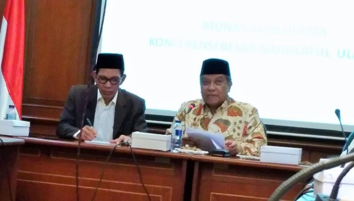 Dari Kiri ke Kanan: Ketua Umum PBNU Said Aqil Siroj, dan Ketua Panitia Munas Robikin Emhas. Foto: Dok. NusantaraNews/ Achmad S.