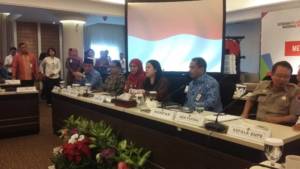 Menko PMK menyampaikan hasil rapat koordinasi antar kementerian dalam menyikapi bencana alam di sejumlah daerah di tanah air, Rabu (29/11/2017). Foto: Ucok Al Ayubbi/NusantaraNews