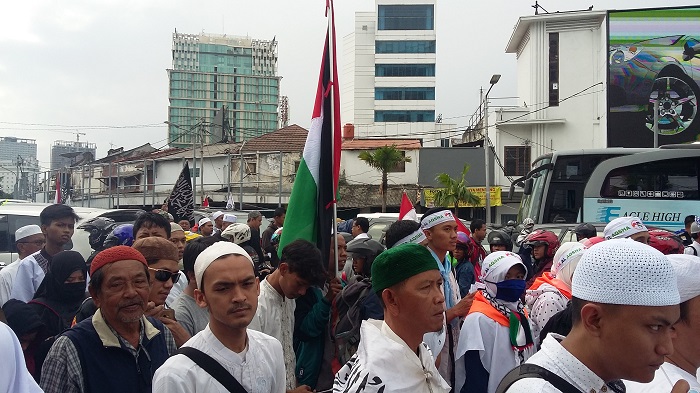 Massa Aksi Bela Palestina menuju Monas. Foto Ucok Al Ayubbi/ NusantaraNews