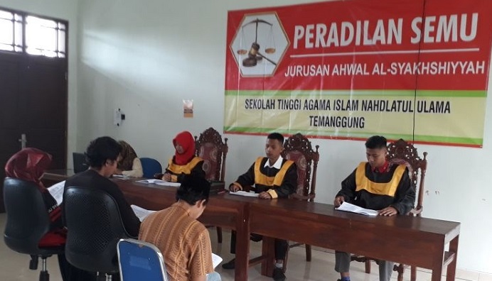 Prodi program studi Al Ahwal Al Syakhsyiyyah (AS) Jurusan Syariah STAINU Temanggung menggelar Simulasi Praktik Peradilan Semu. Foto Rosidi/ NusantaraNews