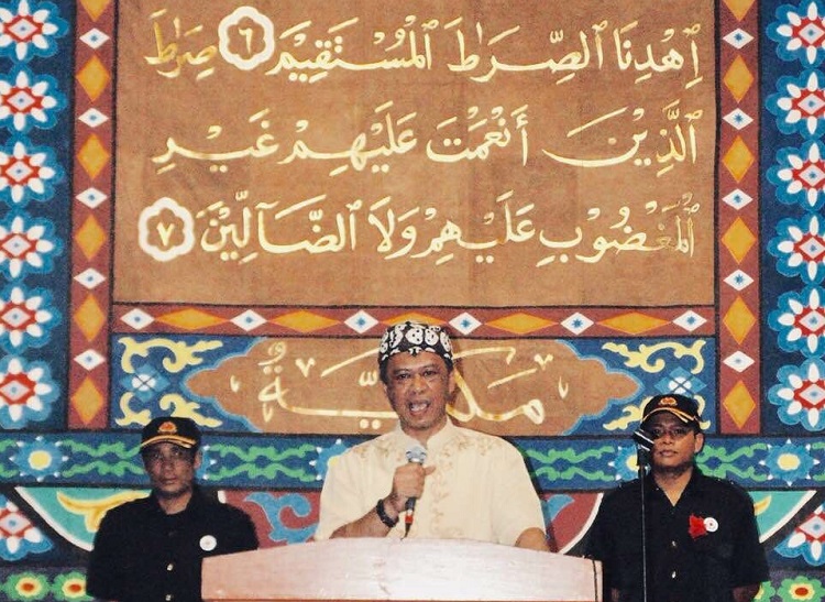 Anton Charliyan Saat Resmikan Mushaf al-Qur'an terbesar di dunia 2013 silam (Foto Istimewa/Nusantaranews.co)