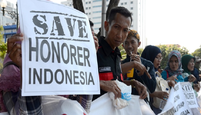 Sejumlah pegawai honorer Jabodetabek menggelar aksi di depan Istana Merdeka, Jakarta pada (18/3) lalu. Foto: Sonny EK/Via beritaprima/Ilustrasi