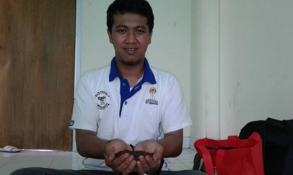 Hamam Nashirudin, pengolah kopi Temanggung. Foto: Ibda/Istimewa