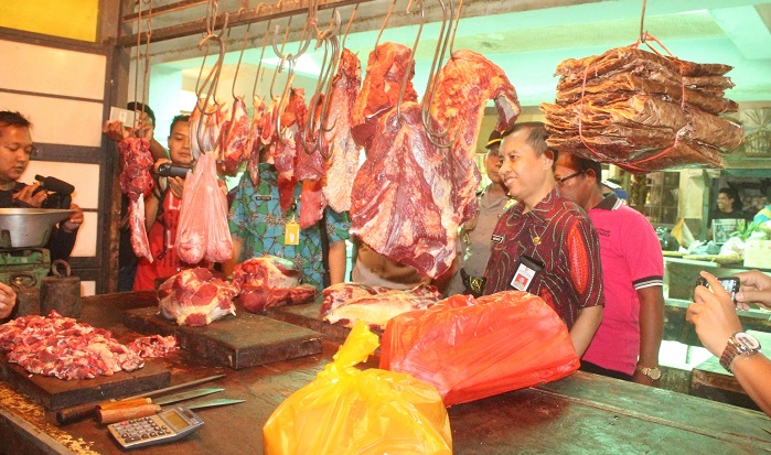 Operasi Pasar Bulog Sub Divre Wil XI Jember. Foto: DOk. Sis/ NusantaraNews